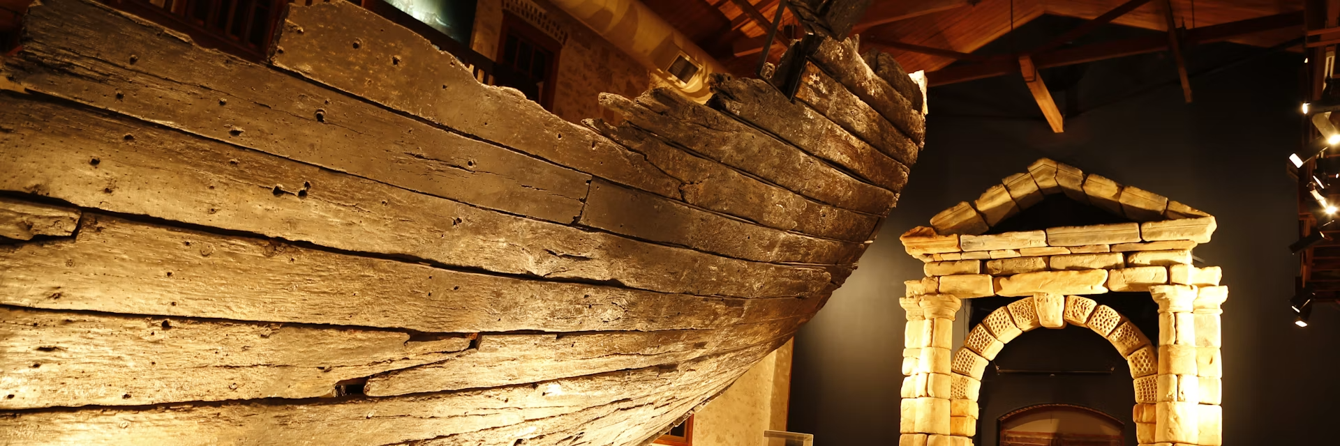 Tiny crystals from a 17th‑century shipwreck hold secrets of a global supply chain at the dawn of capitalism image